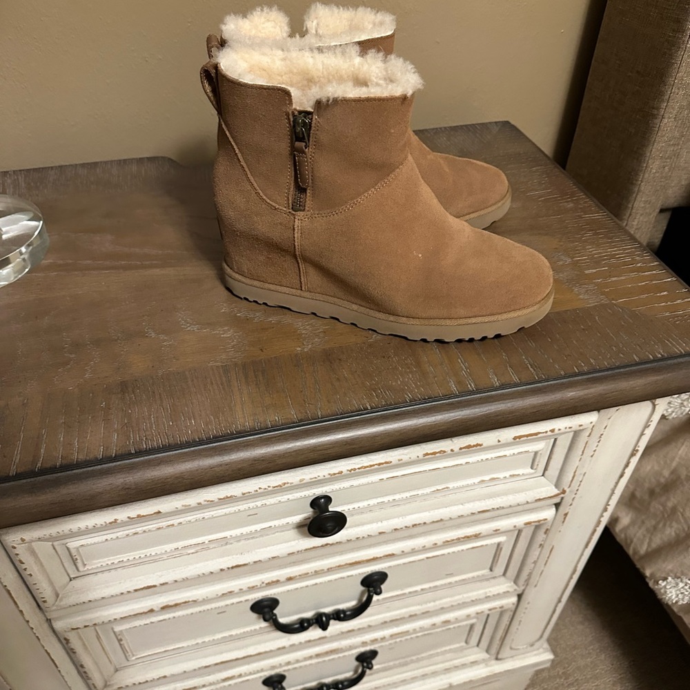 Women’s wedged UGG’s
